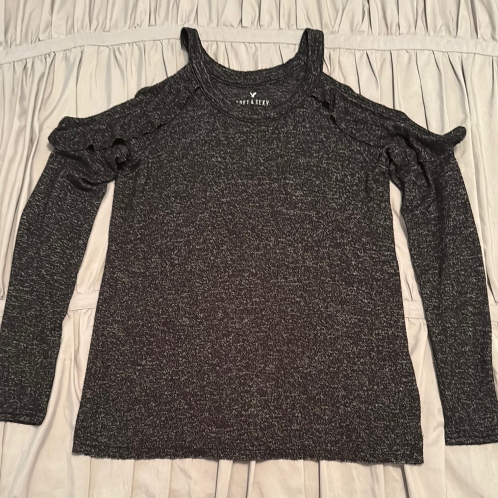 American Eagle Soft & Sexy Gray Cold Shoulder Top